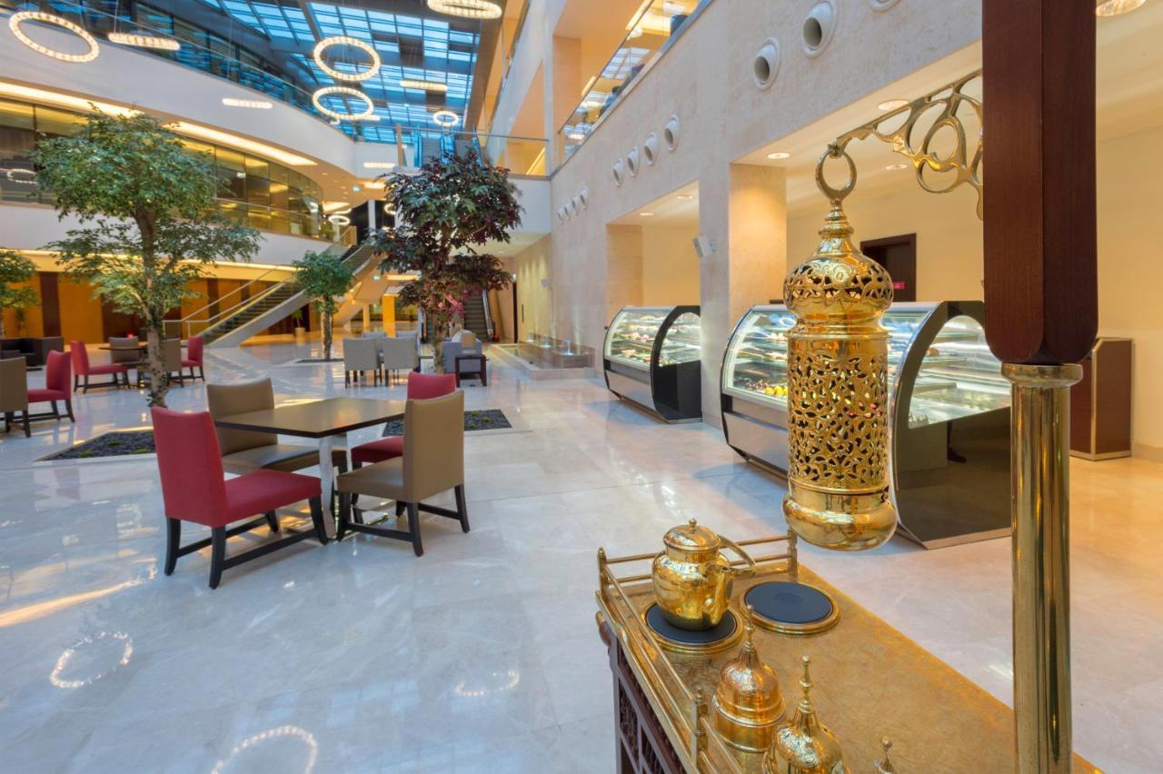 Crowne Plaza Riyadh - Rdc Hotel & Convention By Ihg Exterior photo The lobby of the hotel