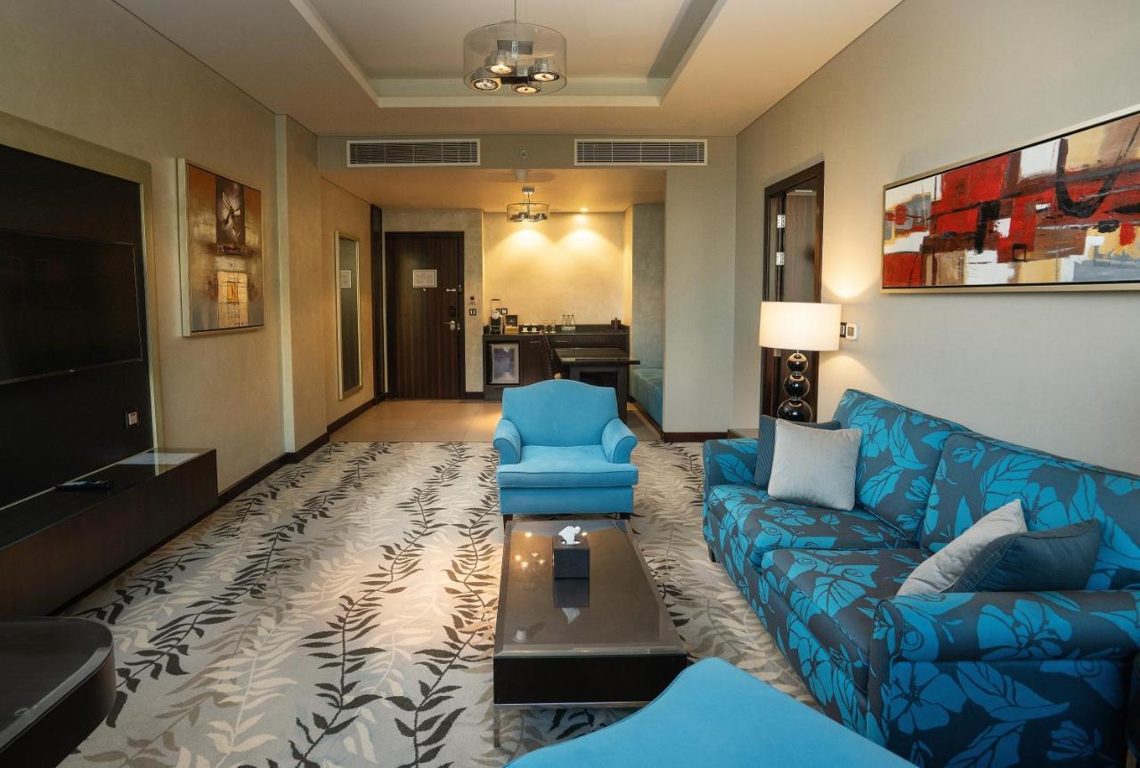 Crowne Plaza Riyadh - Rdc Hotel & Convention By Ihg Exterior photo A suite at the hotel
